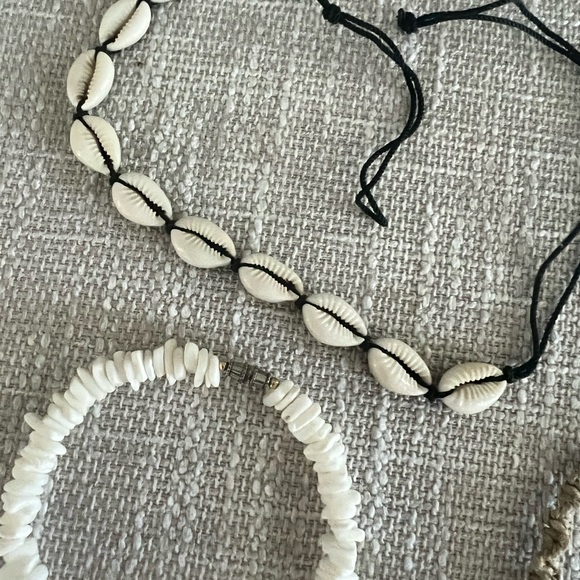 Vintage Puka Shell Chokers and bracelet - Picture 3 of 5
